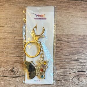 4/$20🙈NIB Pastels Gold and Black Butterfly Keychain